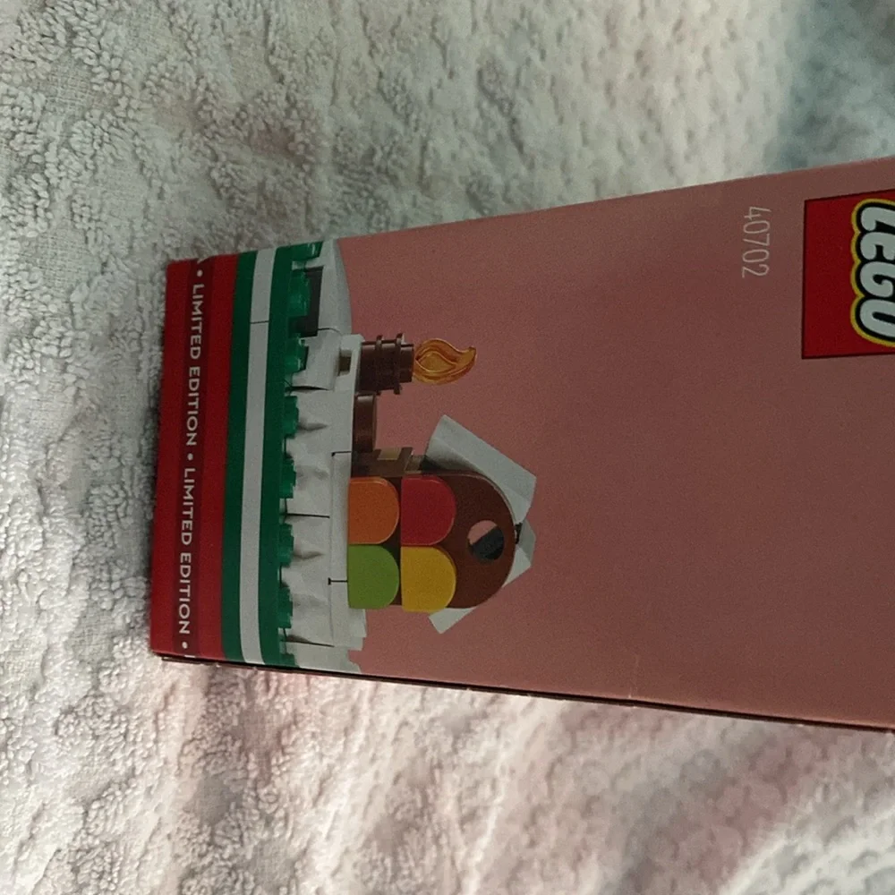 COPY - LEGO Limited Edition Holiday Set - Picture 4 of 7